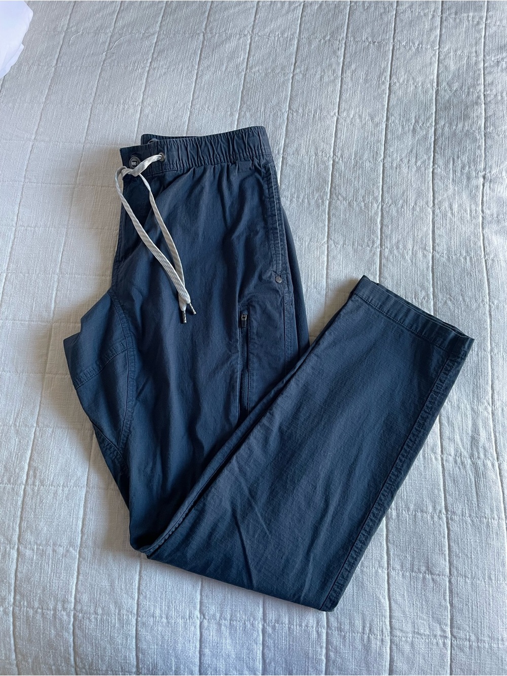 Vuori Men's Dark Navy Drawstring Joggers